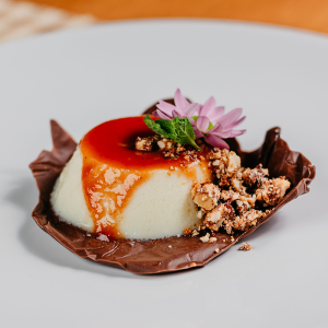 Panna cotta con noci, cannella e topping alla vaniglia (senza glutine)